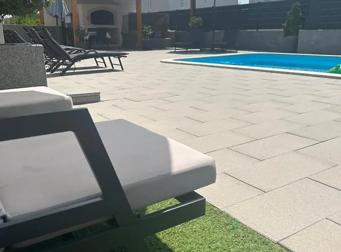 شقة Aa 2 تروغير