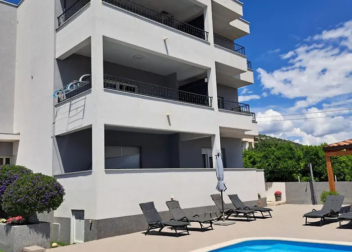 شقة Aa 2 تروغير