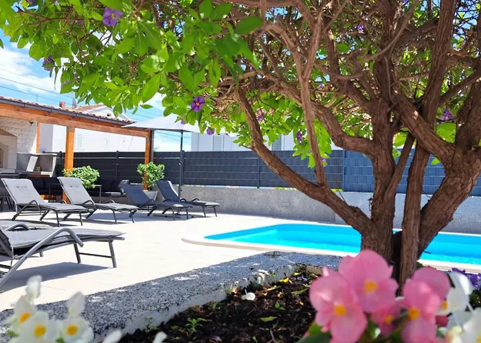 アパート Aa 2 トロギール