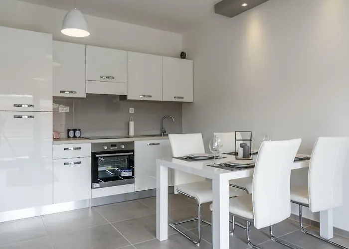 Aa 2 شقة تروغير